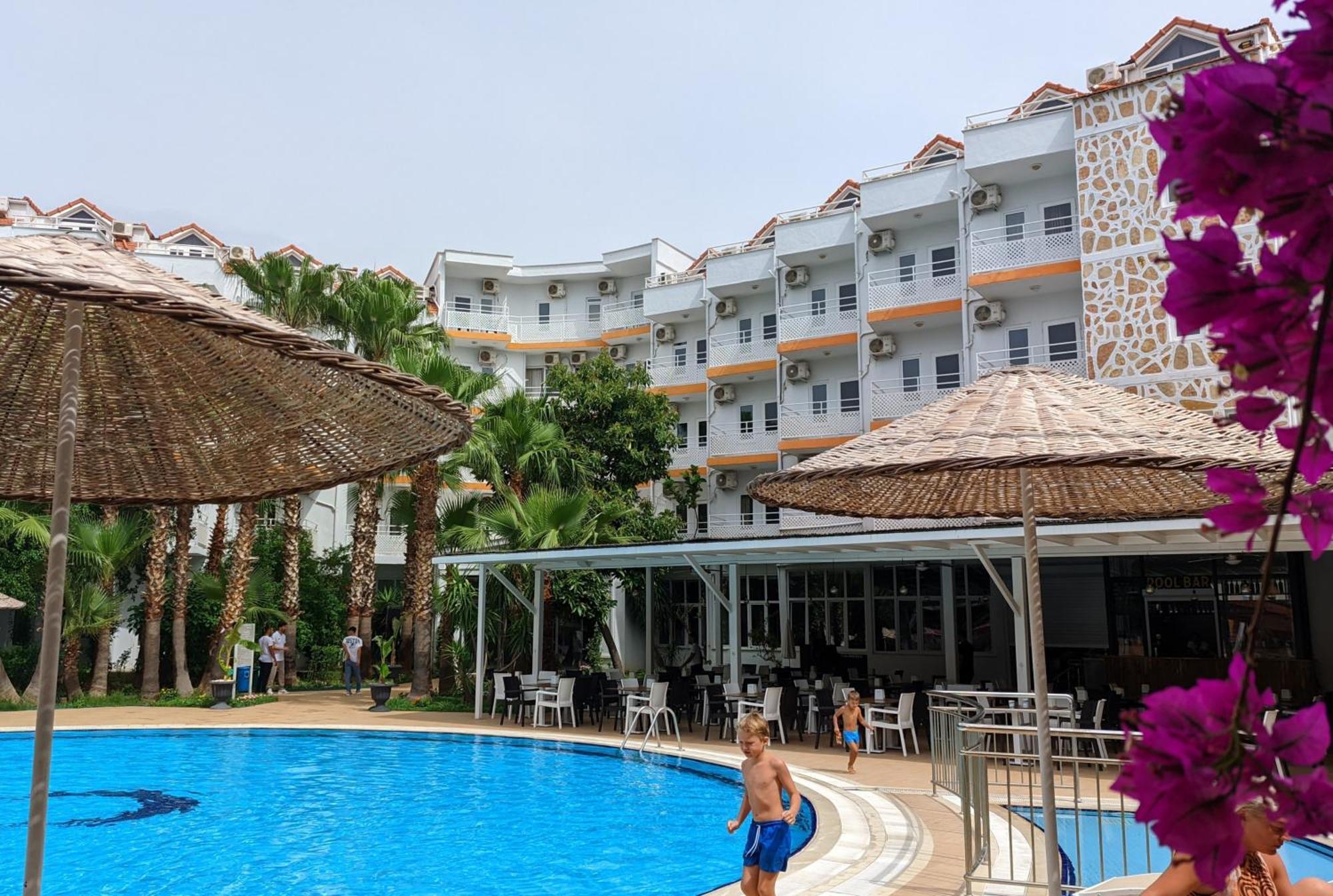 Uk Hotel Kiris Анталія Екстер'єр фото