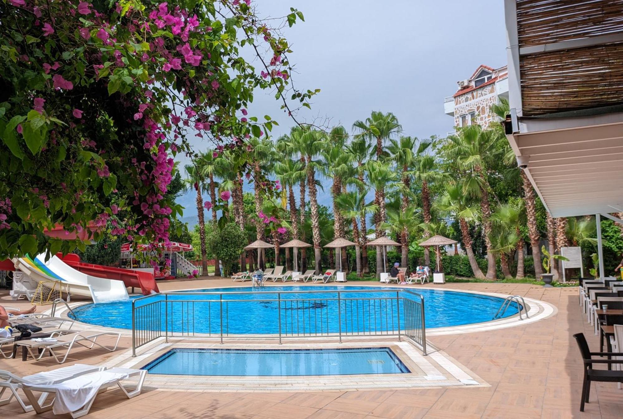 Uk Hotel Kiris Анталія Екстер'єр фото