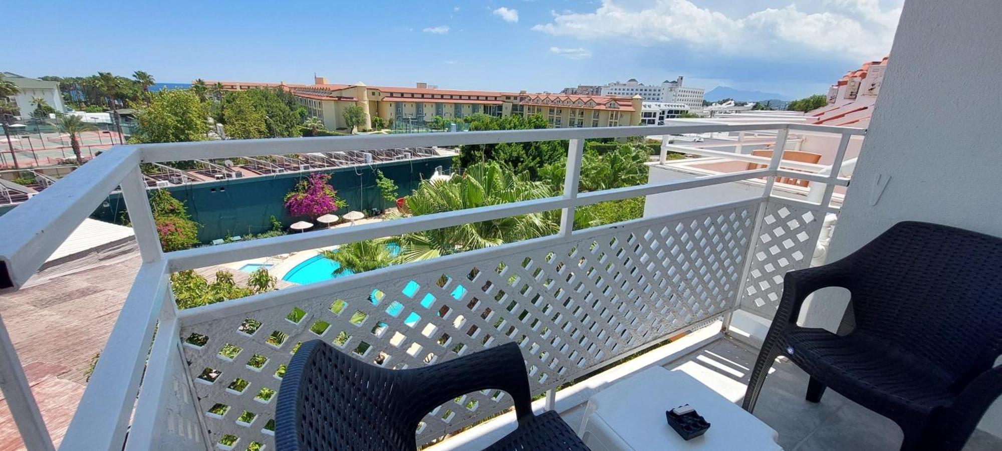 Uk Hotel Kiris Анталія Екстер'єр фото